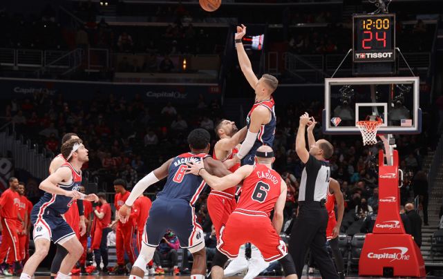 菲尼克斯太阳国际比赛日篮板制胜;志在亚冠名次提升;质疑声仍在;数据趋势出现新变化的简单介绍 菲尼克斯太阳国际比赛日篮板制胜;志在亚冠名次提升;质疑声仍在;数据趋势出现新变化的简单介绍