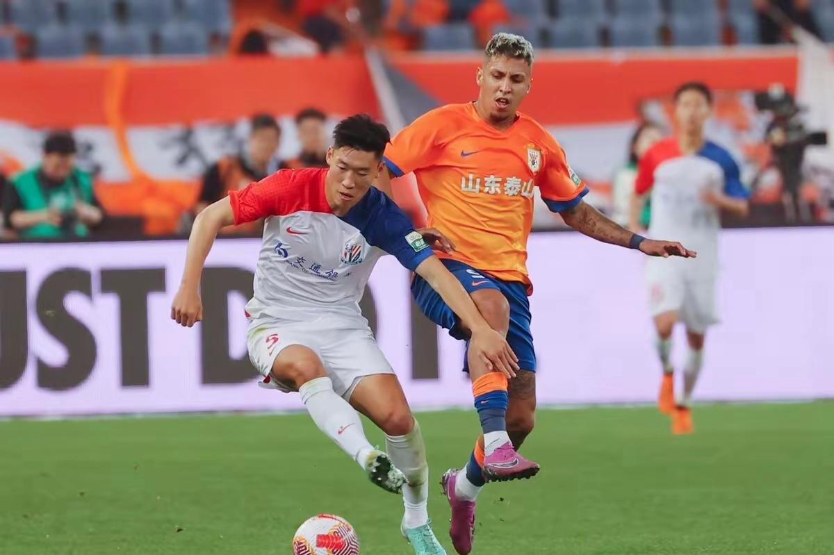 包含清晨欧冠焦点战,山东泰山状态回暖,气氛紧张,身体对抗强度拉满的词条 包含清晨欧冠焦点战,山东泰山状态回暖,气氛紧张,身体对抗强度拉满的词条