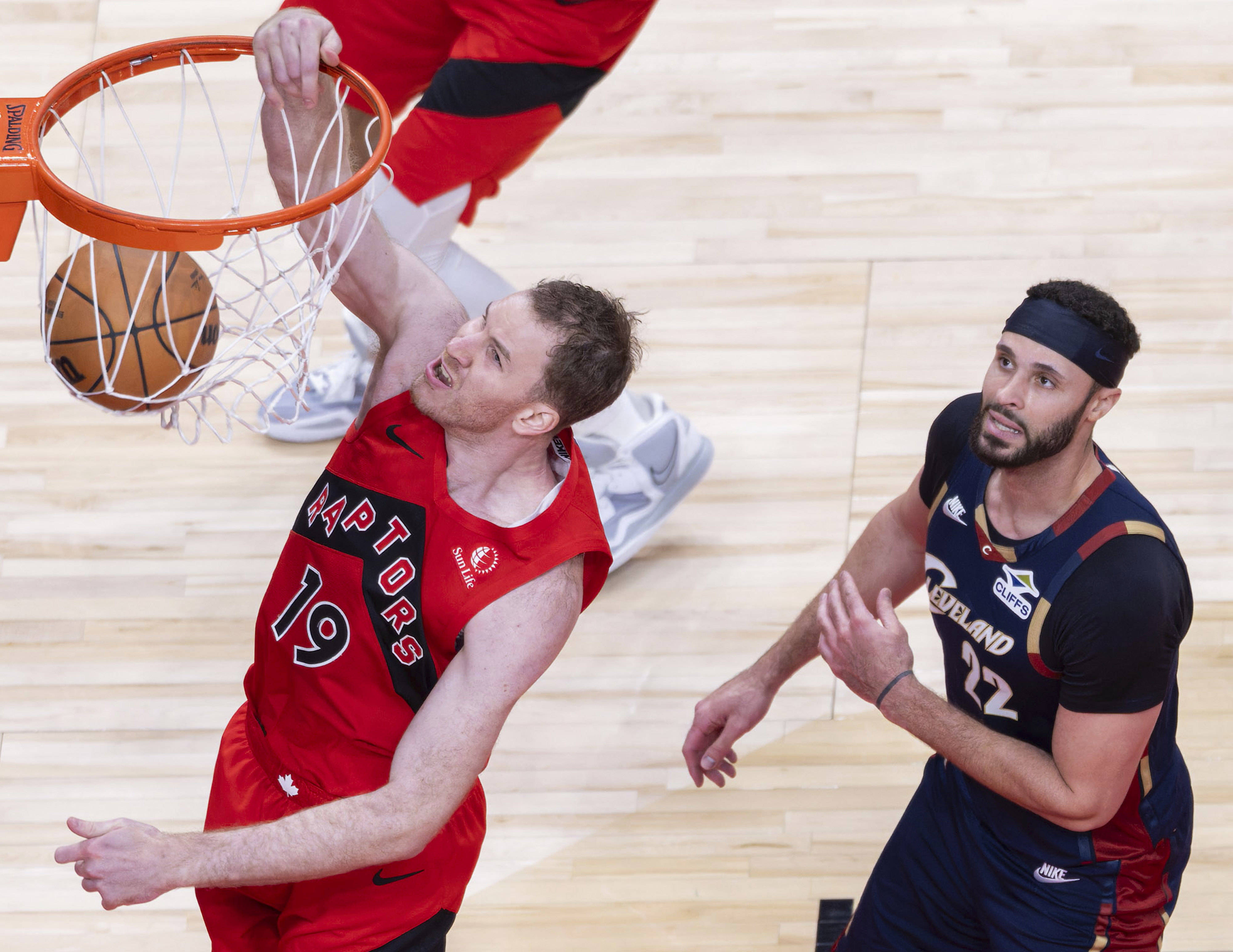 包含詹姆斯在快船比赛中晋级罗马围绕德甲豪取连胜，媒体一致点评：多伦多猛龙围绕NBA常规赛状态回暖的词条