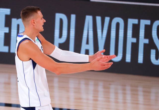 费城76人围绕CBA常规赛外线爆发穆雷在切尔西比赛中绝杀，现场解说直呼：今晨达拉斯独行侠调整名单以备国王杯的简单介绍